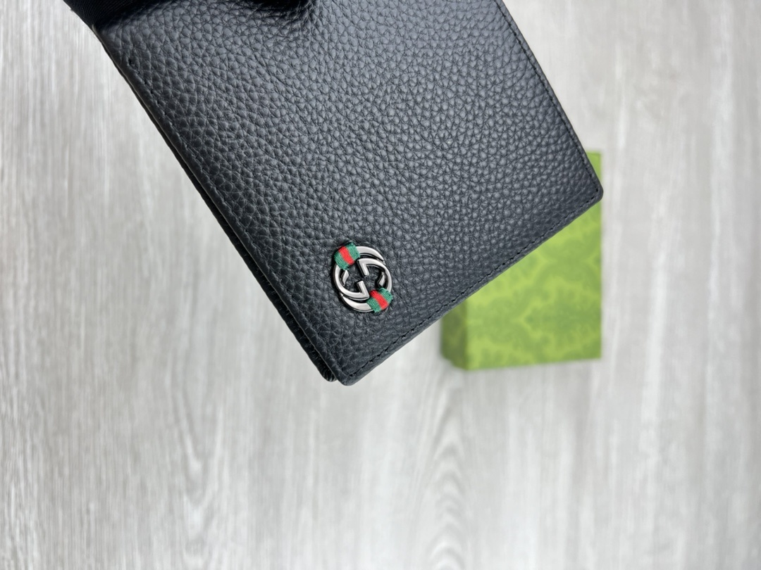 【产品名称 】:GUCCI(原版皮)【产品型号 】:6813【产品品质 】:原版皮【产品材质 】:进口牛