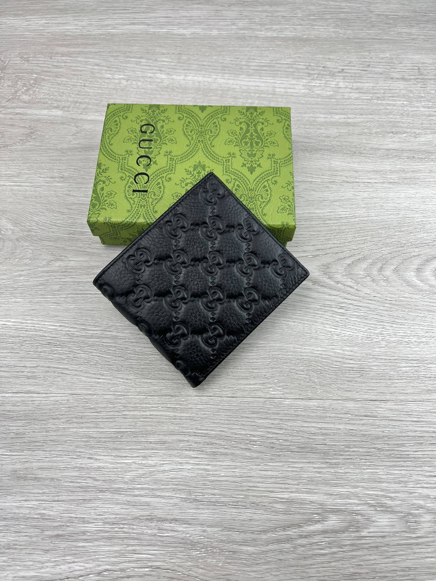 【产品名称 】:GUCCI(原版皮)【产品型号 】:6811【产品品质 】:原版皮【产品材质 】:进口牛