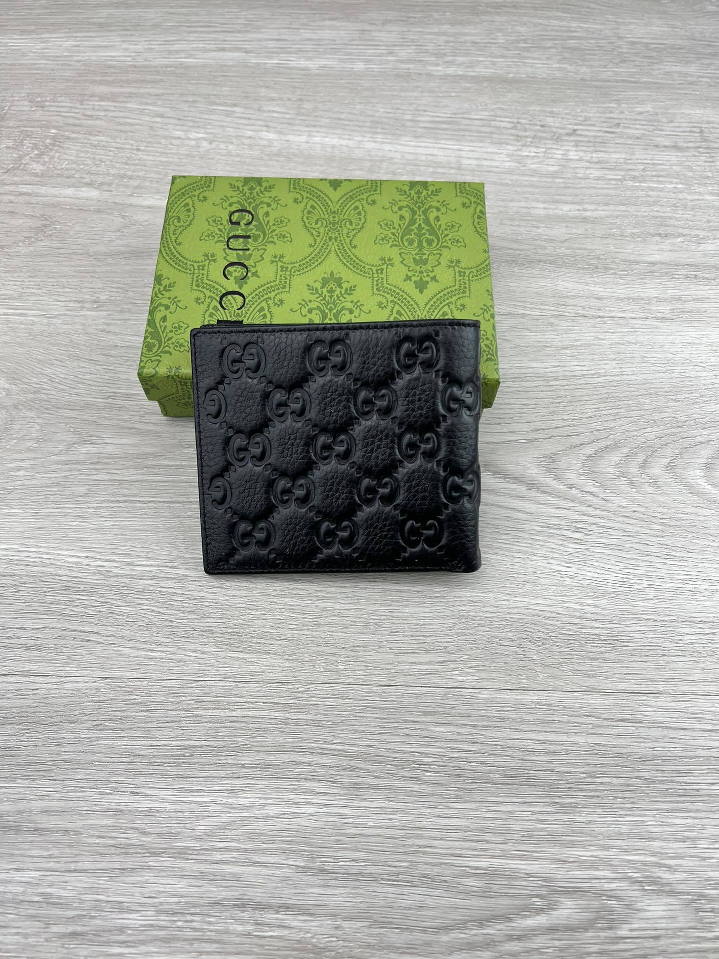 【产品名称 】:GUCCI(原版皮)【产品型号 】:6811【产品品质 】:原版皮【产品材质 】:进口牛