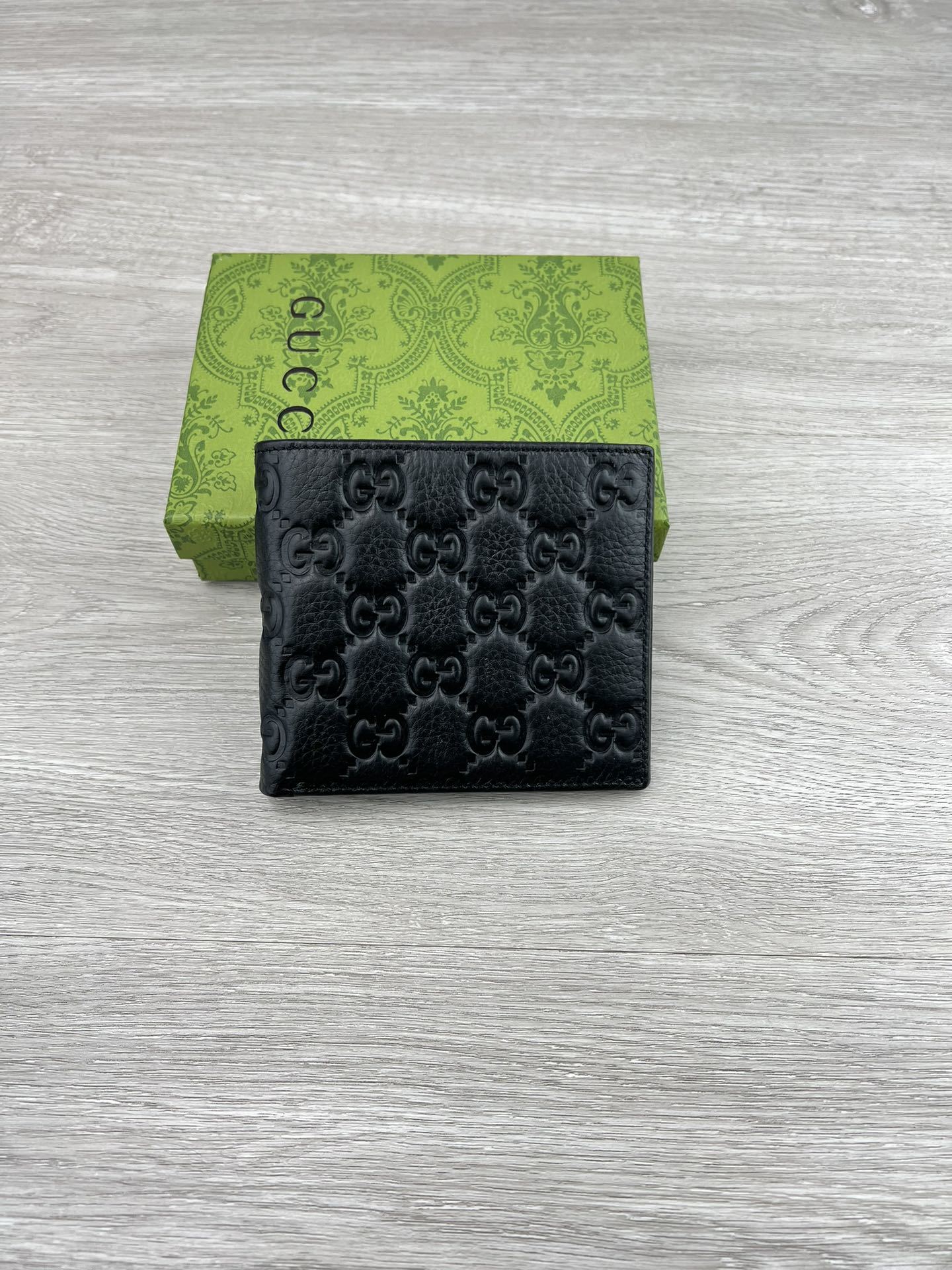 【产品名称 】:GUCCI(原版皮)【产品型号 】:6811【产品品质 】:原版皮【产品材质 】:进口牛