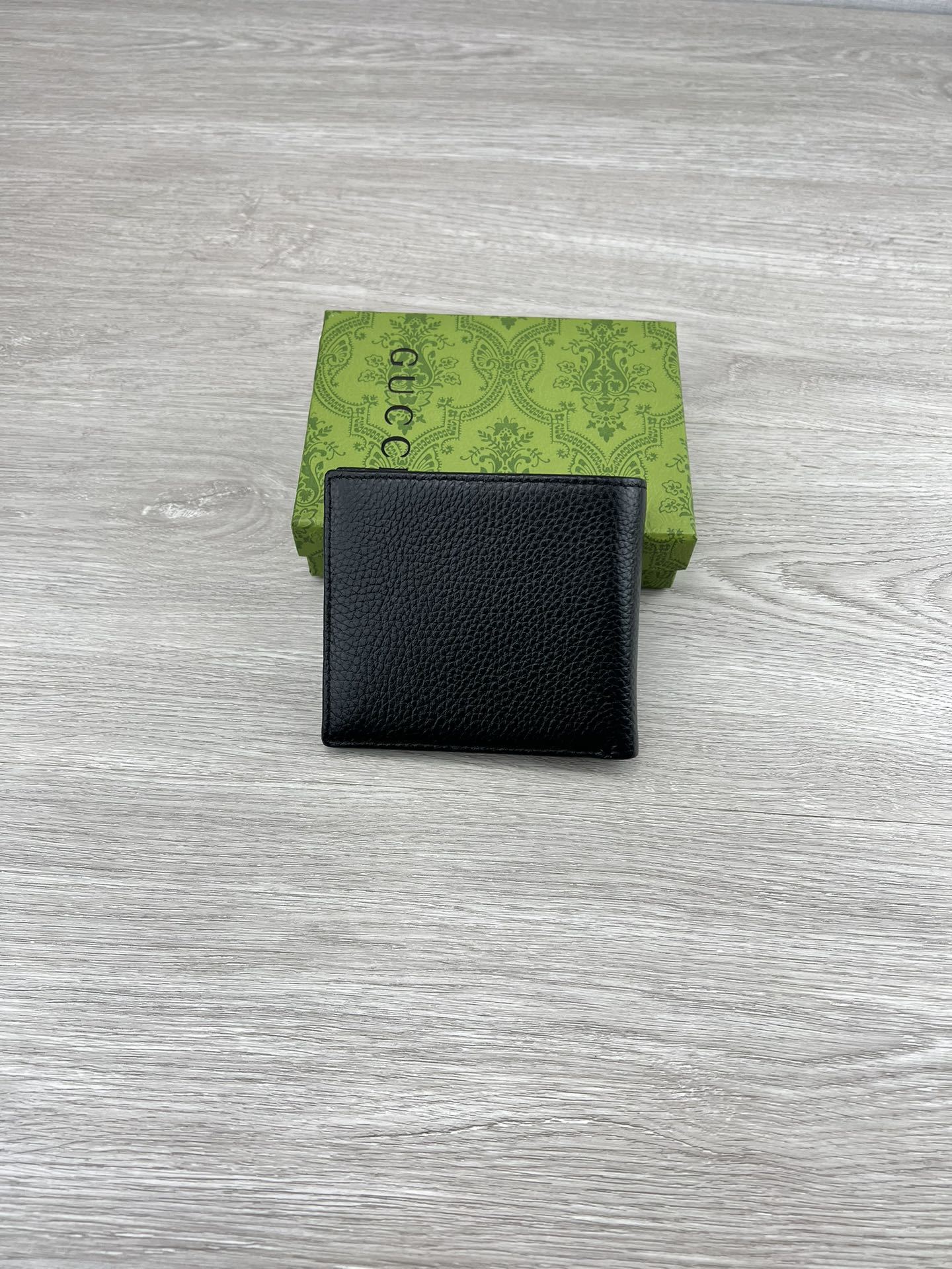 【产品名称 】:GUCCI(原版皮)【产品型号 】:【产品品质 】:原版皮【产品材质 】:进口牛皮【产品