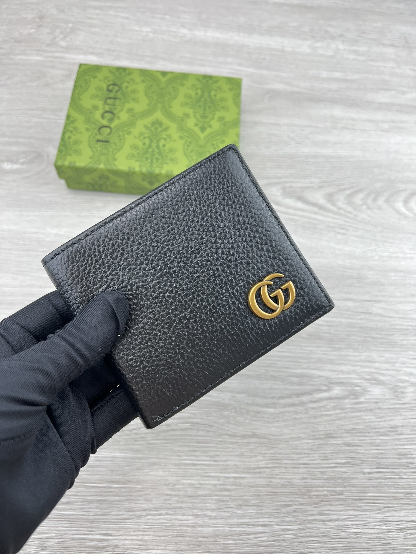 【产品名称 】:GUCCI(原版皮)【产品型号 】:【产品品质 】:原版皮【产品材质 】:进口牛皮【产品