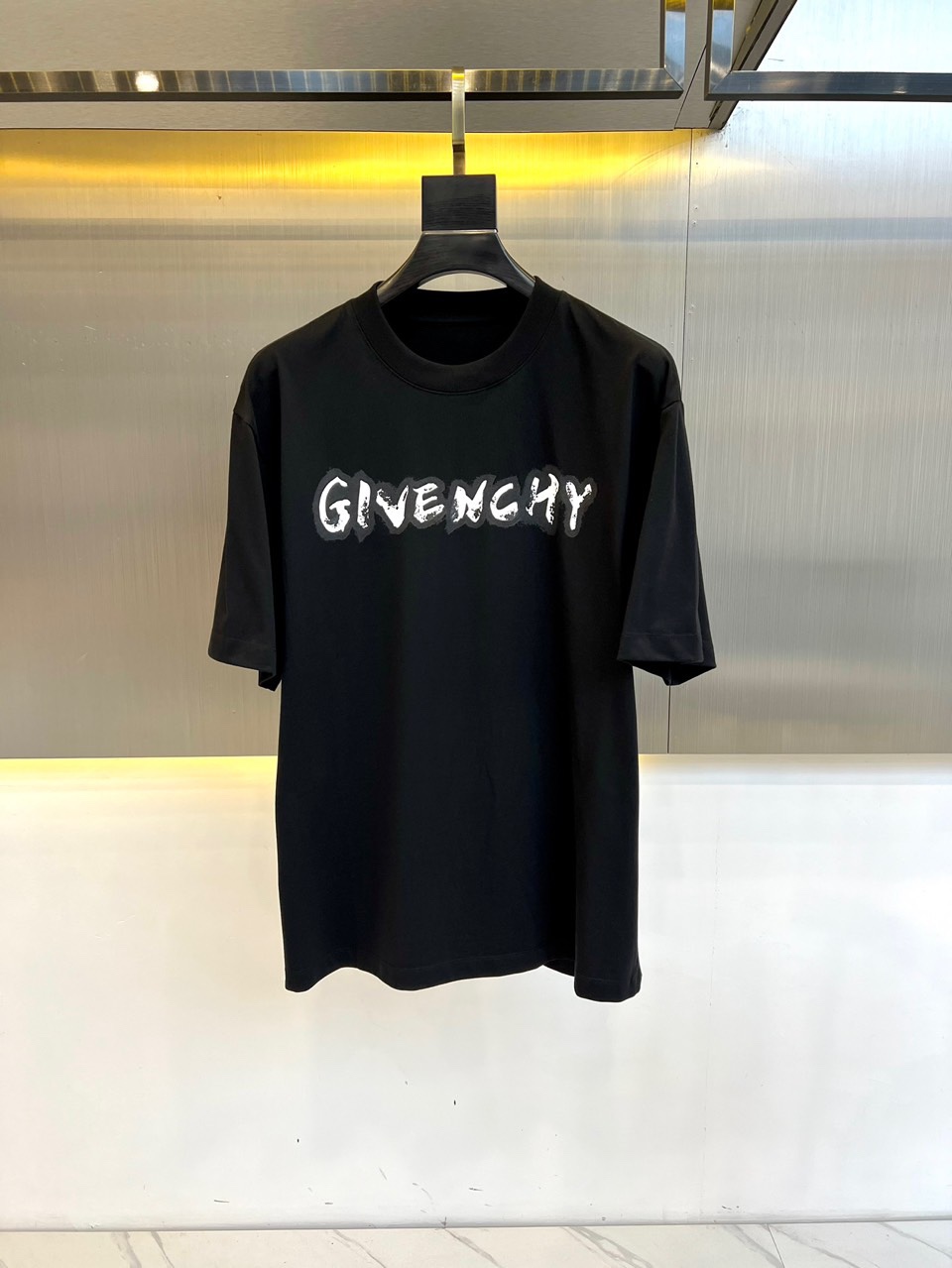 Givenchy纪梵希2024春夏新品圆领短袖T恤原标发售！采用客供进口索罗纳面料轻盈柔软耐磨损抗皱适合