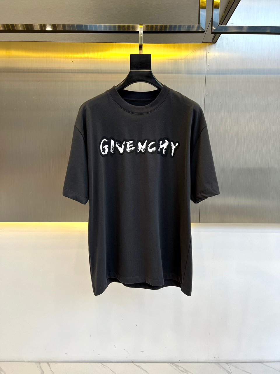 Givenchy纪梵希2024春夏新品圆领短袖T恤原标发售！采用客供进口索罗纳面料轻盈柔软耐磨损抗皱适合