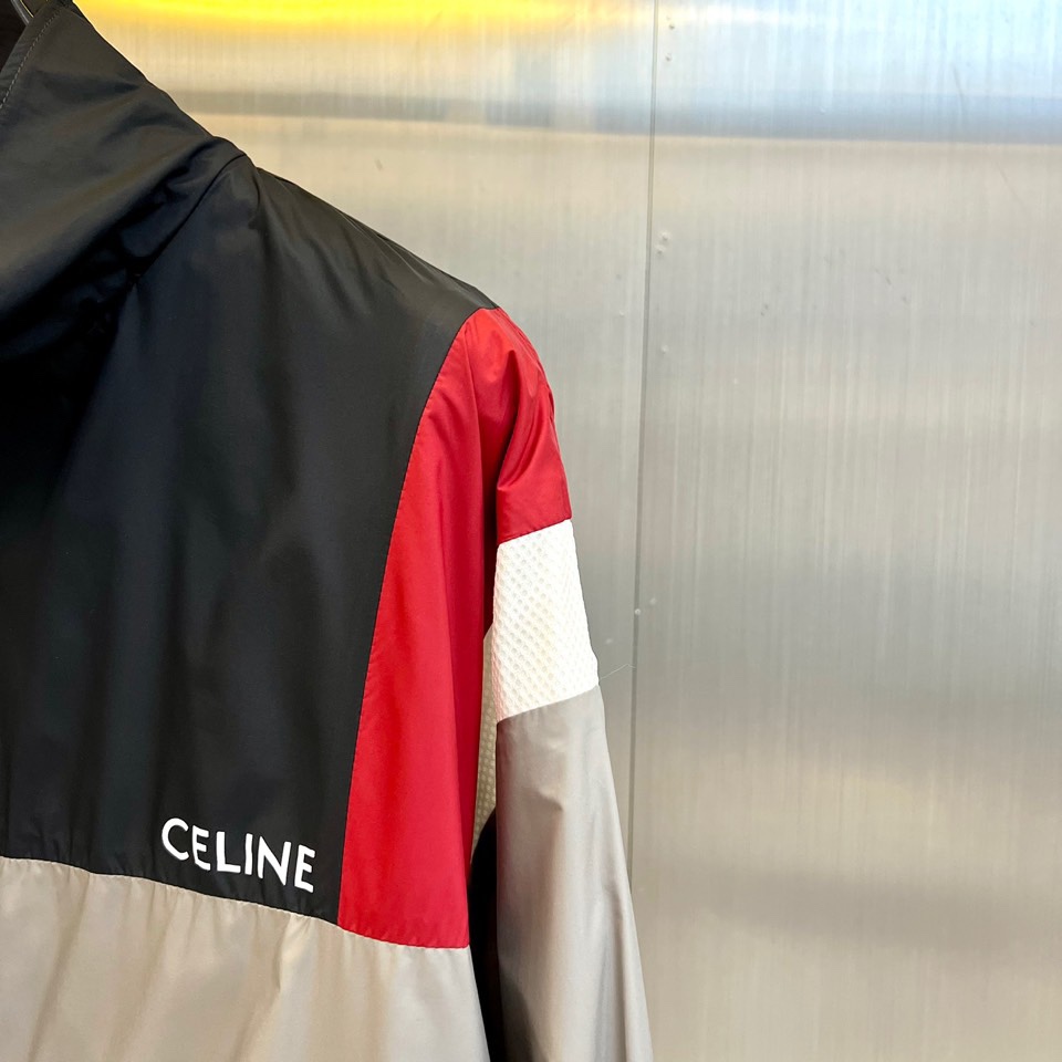 CELINE赛琳24s新品发售轻质锦纶宽松夹克面料采用100%聚酯纤维良好的耐磨性抗皱性和易清洗性为特点