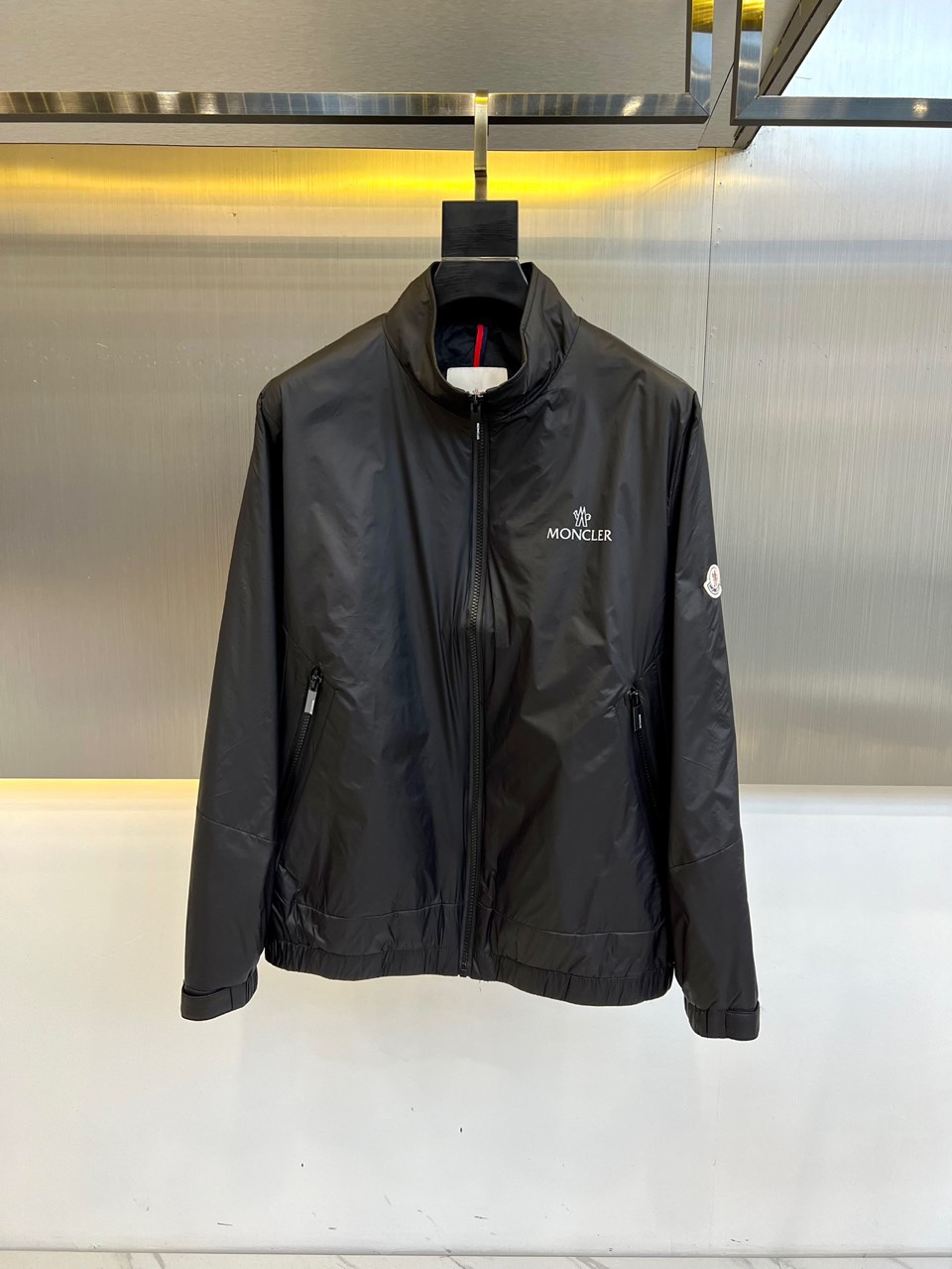 Moncler/蒙口2024秋冬新款简约小徽标立领防风夹克外套环保进口环保面料高效持久防水透气防撕裂性能