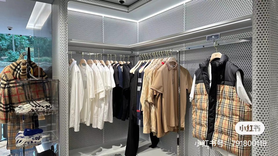 Burberry/巴宝莉24FW新款格子格纹双面穿战马羽绒马甲男士双面两穿格纹无袖羽绒服正面搭配Burb