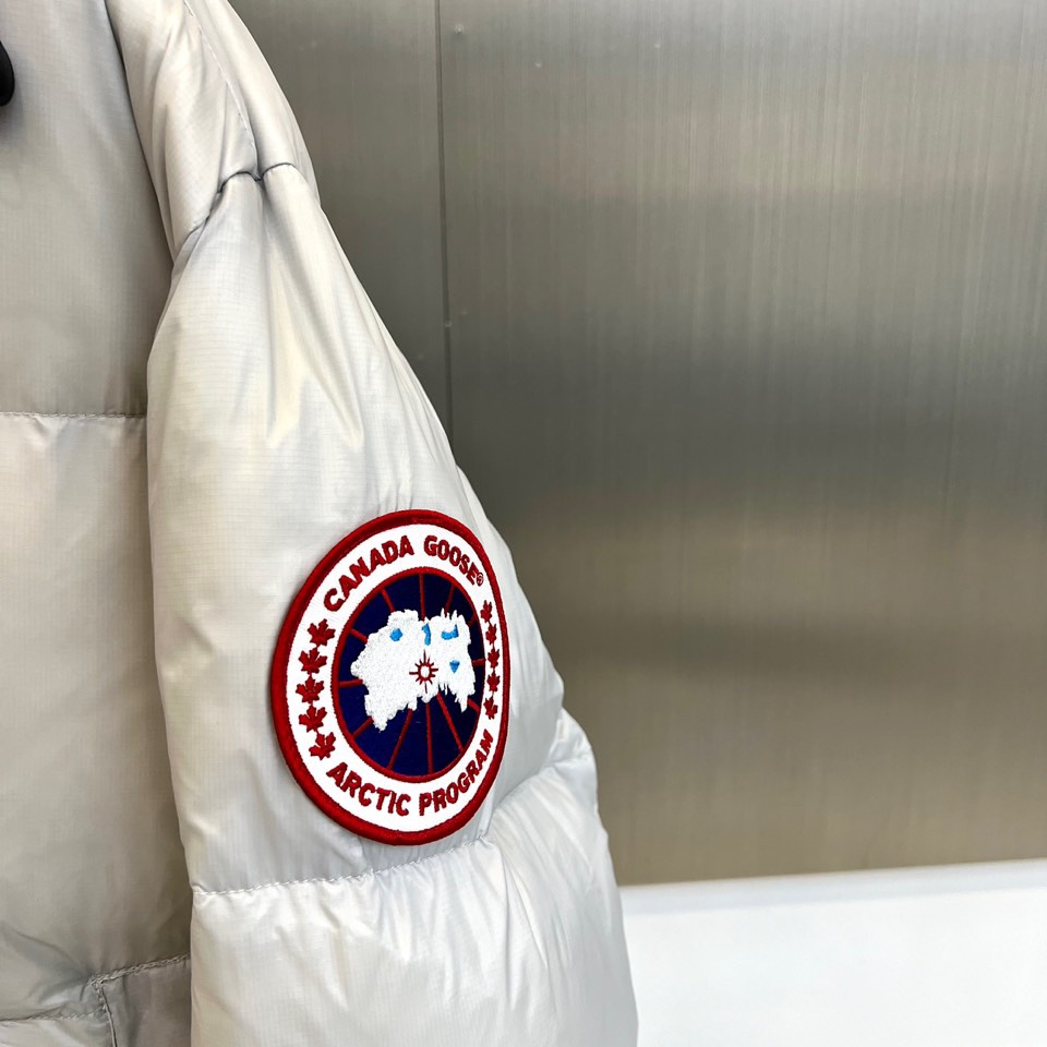 CanadaGoose/加拿大鹅24FW新款Crofton防寒保暖连帽泡芙羽绒服Crofton系列的新款