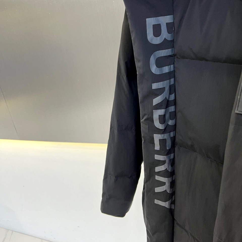 Burberry/巴宝莉灰鹅绒2024秋冬新品羽绒服连帽抗风羽绒服外套经典的英式传承依旧时尚韵味浓郁.独