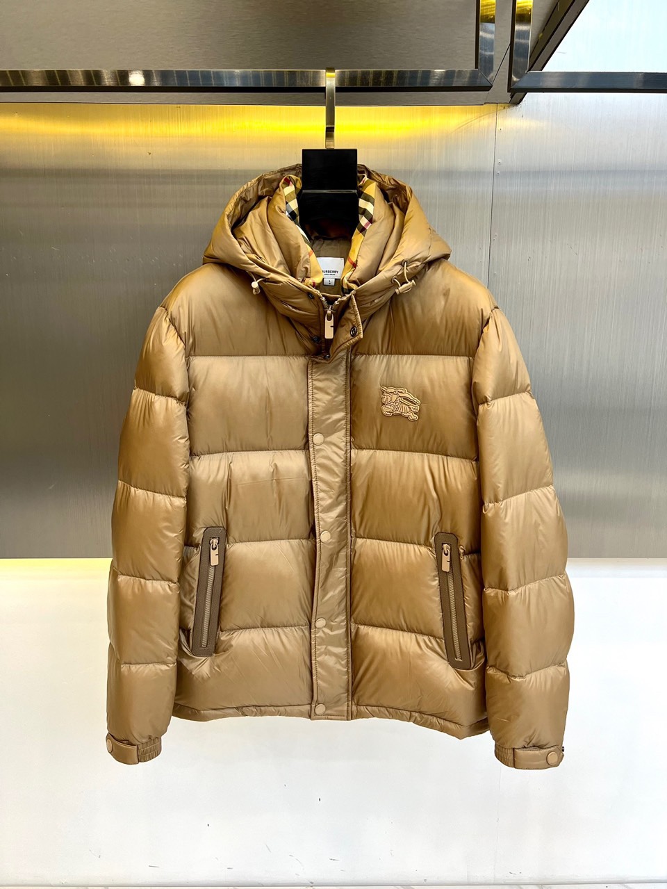 Burberry巴宝莉24经典款男士战马logo羽绒服户外御寒必备！这全部90绒的第一眼看到就是满满的视