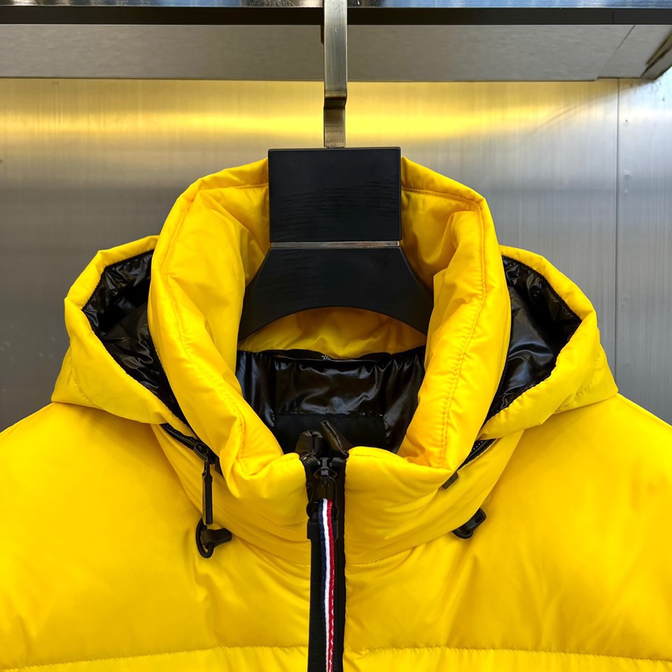 Moncler/蒙口鹅绒24款秋冬男士羽绒服滑雪系列连帽外套夹克三防面料压胶滑雪羽绒服多功能型立体剪裁设