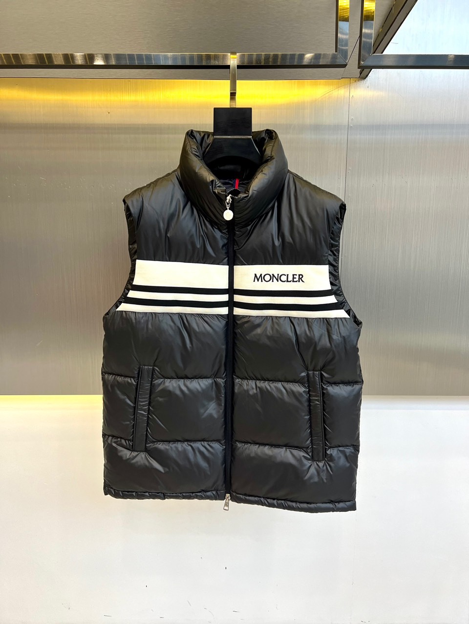 Moncler/蒙口24秋冬新品Skarstind轻盈保暖马甲外套时尚条纹字母男士马甲羽绒服Skarst