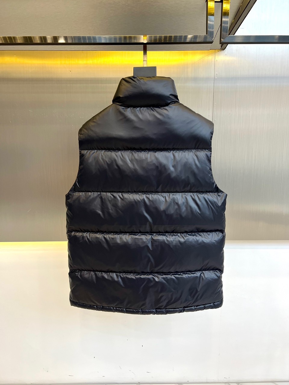 Moncler/蒙口24秋冬新品Skarstind轻盈保暖马甲外套时尚条纹字母男士马甲羽绒服Skarst