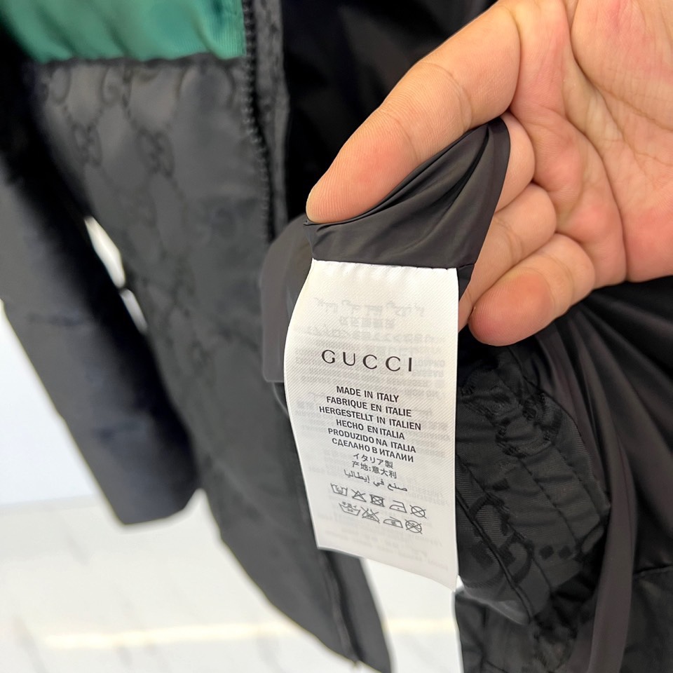 GUCC古驰秋季新品立领羽绒服2024年秋冬季系列中我们以经久耐穿和合身剪裁为主要理念精心打造男士羽绒单