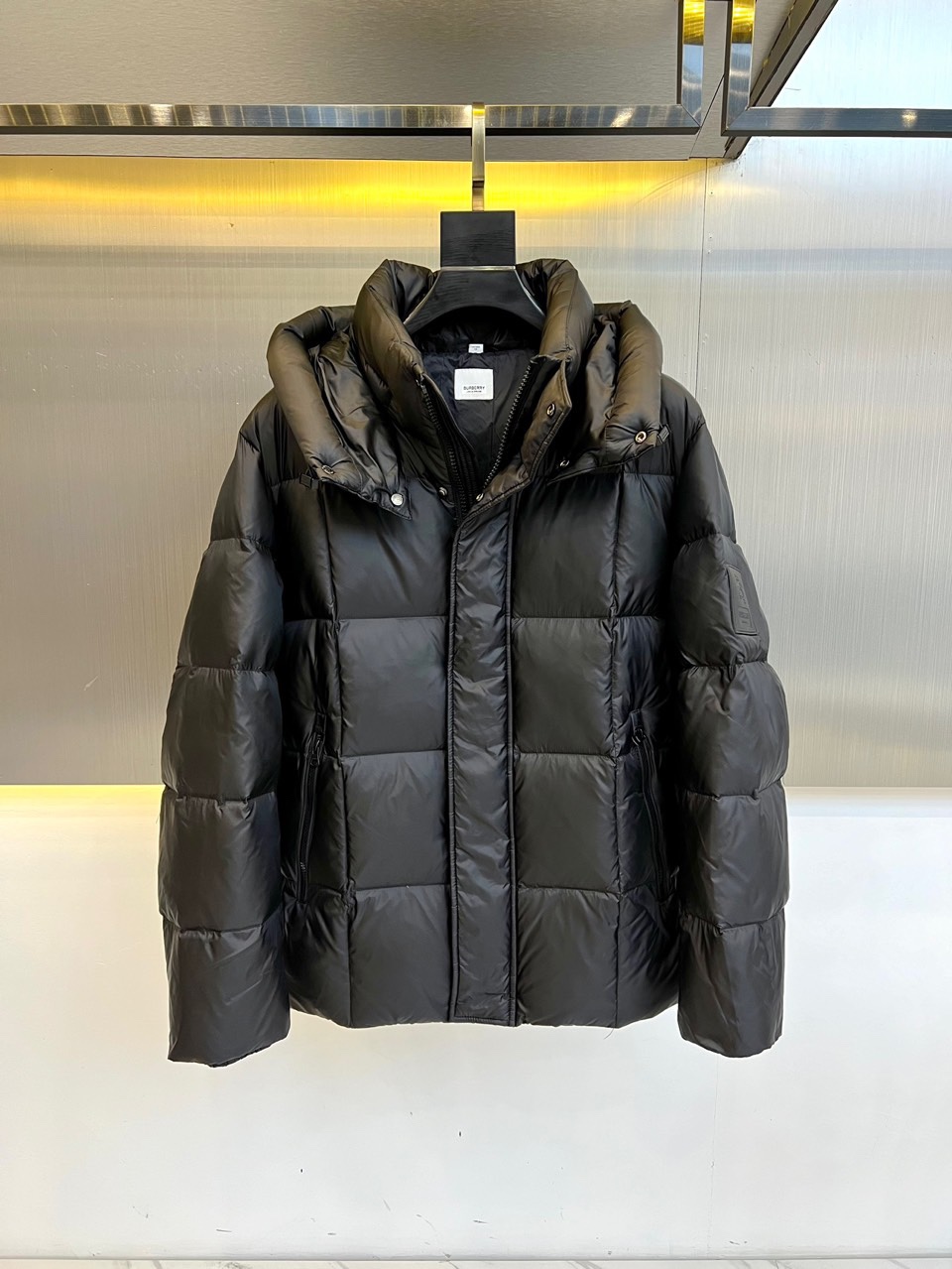 Burberry/巴宝莉24FW秋冬新品防风高蓬松保暖抗寒男士连帽羽绒服外套中长款连帽羽绒服御寒神物！新