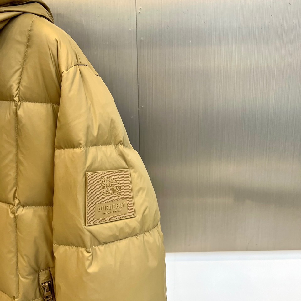 Burberry/巴宝莉24FW秋冬新品防风高蓬松保暖抗寒男士连帽羽绒服外套中长款连帽羽绒服御寒神物！新