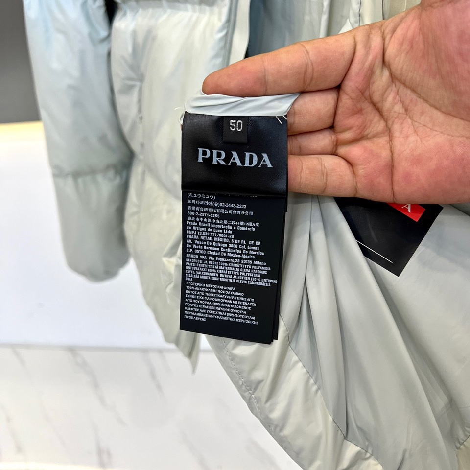 Prad普拉白鹅绒24FW秋冬新品P家红标重工压胶工艺连帽羽绒服男女同款胸口红标重磅系列顶配白鹅绒超级蓬