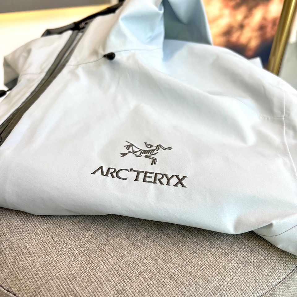 ARCTERYX始祖鸟今年鸟家王炸款三合一冲锋衣羽绒服了来了！一衣三穿！内胆带logo户外级羽绒服！外层