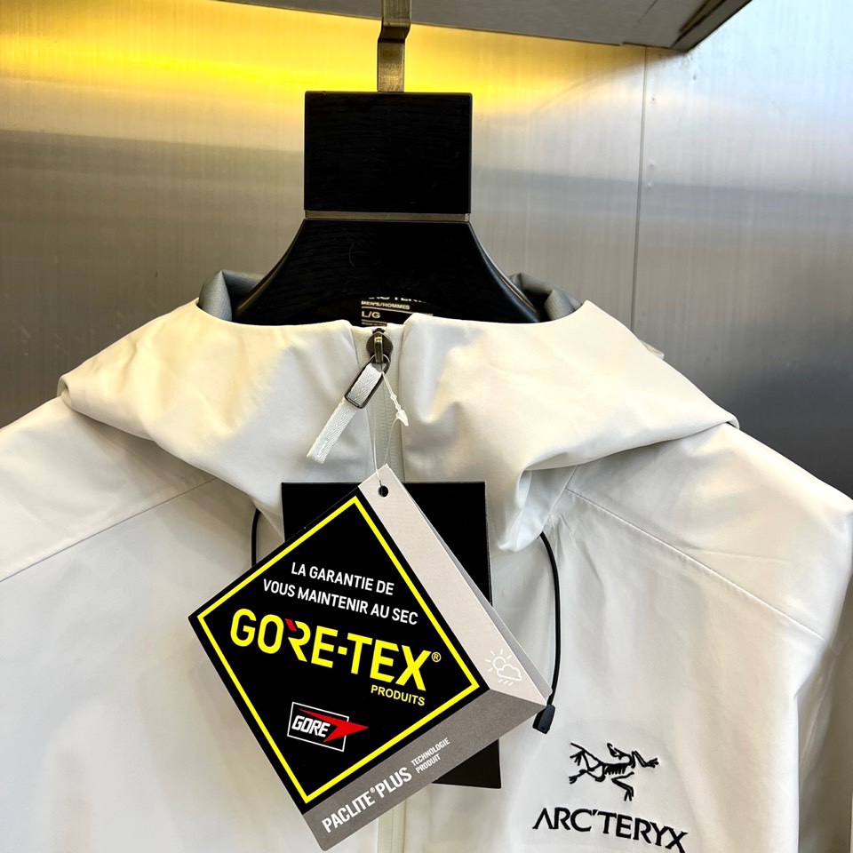 ARCTERYX始祖鸟今年鸟家王炸款三合一冲锋衣羽绒服了来了！一衣三穿！内胆带logo户外级羽绒服！外层