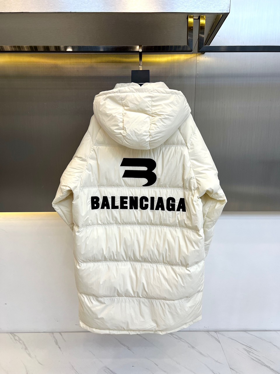 Balenciaga巴黎世家24秋冬新品长款连帽羽绒服超高级的高街风上身有型有款90白鸭绒面料是100%