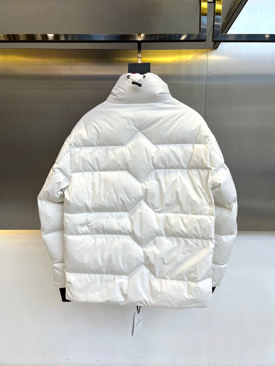 Moncler蒙口鹅绒24蒙口秋冬重磅限定滑雪系列机能防水羽绒夹克男女同款重工压胶条纹装饰时尚短款拉链连