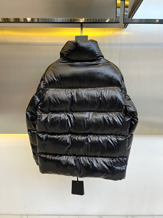 Moncler/蒙口纯鹅绒Dervox秋冬经典立领大logo短款男士羽绒服外套Dervox男士短款羽绒夹