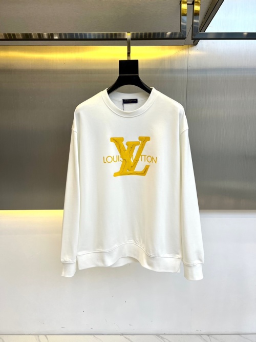 Louis Vuitton 2025AW White Cotton Sweatshirt with Gold LV Logo 40 Louis Vuitton 2025AW White Cotton Sweatshirt with Gold LV Logo