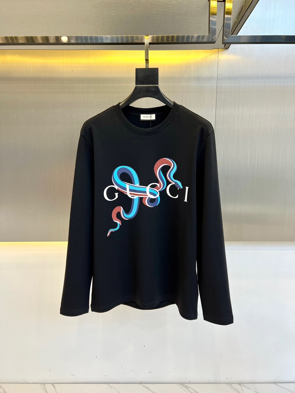 Gucci 2025 Spring Long-Sleeved T-Shirt Collection: Soft, Stylish, and Sophisticated Dual-Fabric Designs - 图片 1