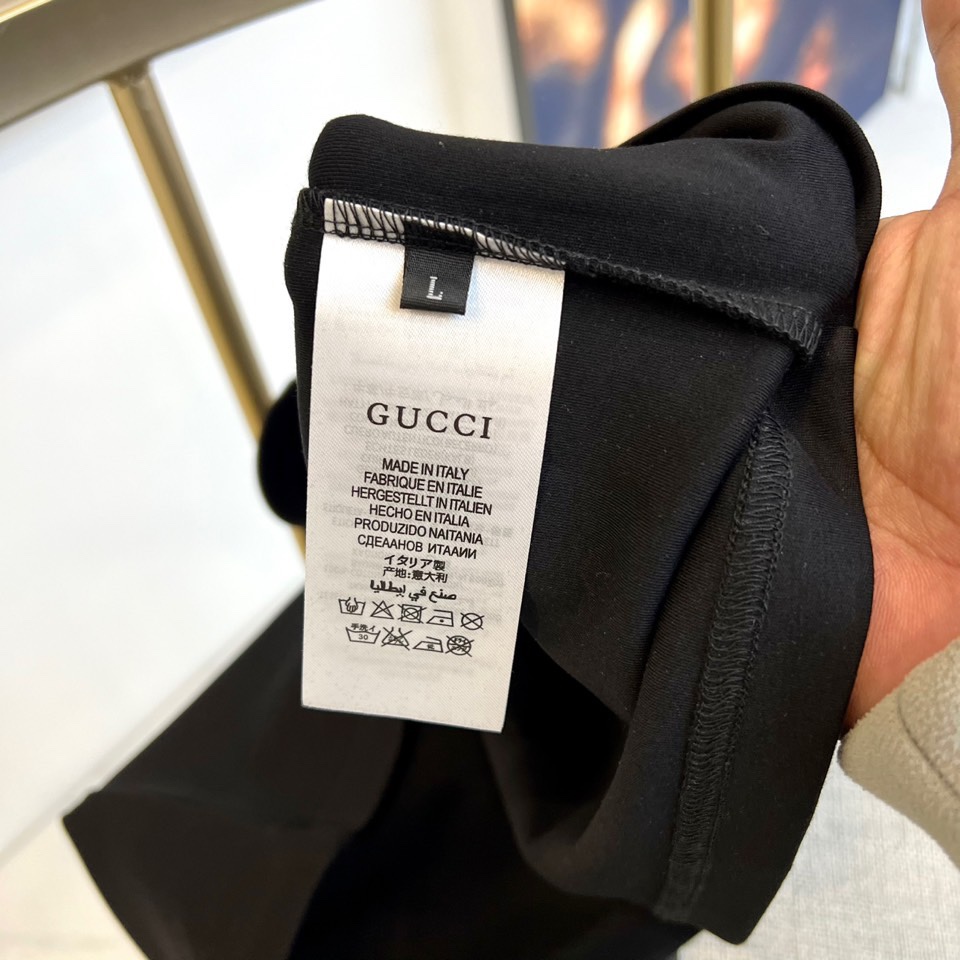 Gucci 2025 Spring Long-Sleeved T-Shirt Collection: Soft, Stylish, and Sophisticated Dual-Fabric Designs - 图片 6