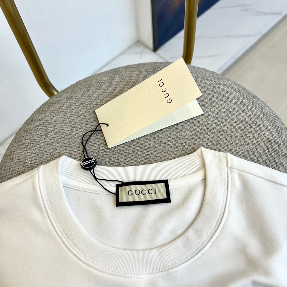 “2025 Gucci Long-Sleeved T-Shirts: High-Quality Cotton, Sophisticated Design, Cosmopolitan Style | Review” - 图片 3