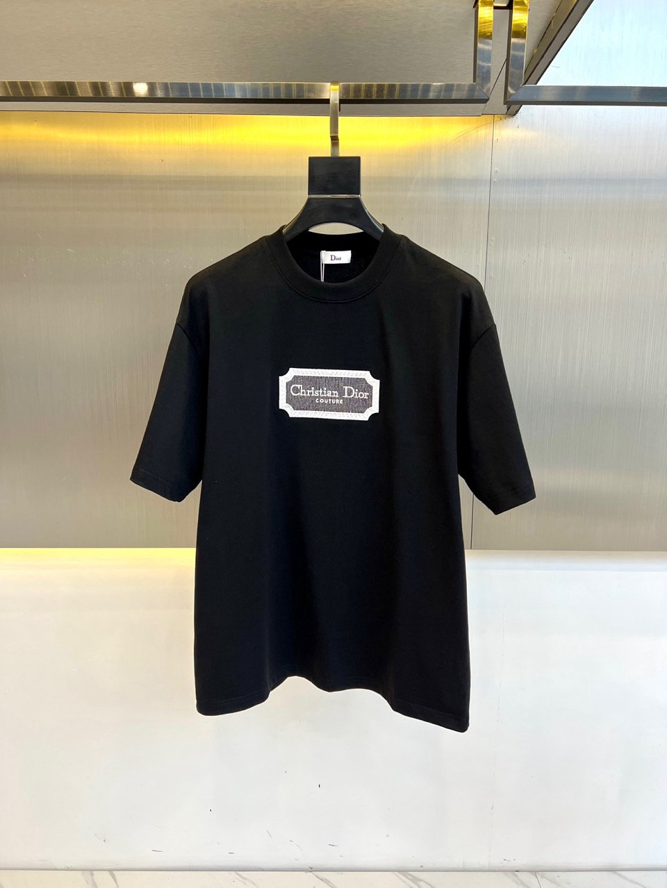 P \n[Dior 迪奥]\nFW刺绣短袖T恤  \n颜色：黑色  白色 \n尺码：S  M  L  XL  XL