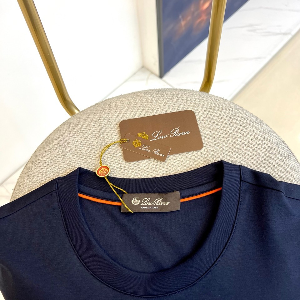 
Loro Piana-LP老钱风易穿搭系列2025春装新品，对于面料 与版型 细节有极高要求的选这款.