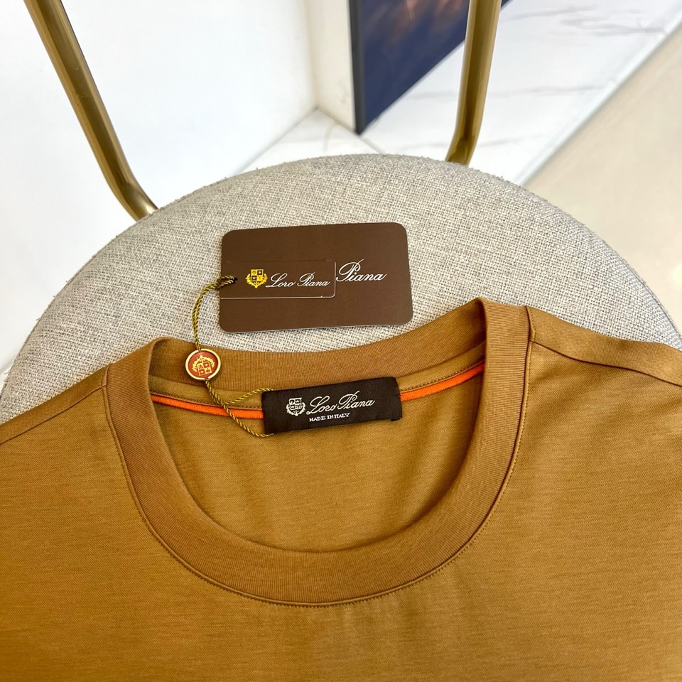 
Loro Piana-LP老钱风易穿搭系列2025春装新品，对于面料 与版型 细节有极高要求的选这款.