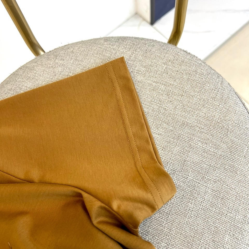 
Loro Piana-LP老钱风易穿搭系列2025春装新品，对于面料 与版型 细节有极高要求的选这款.