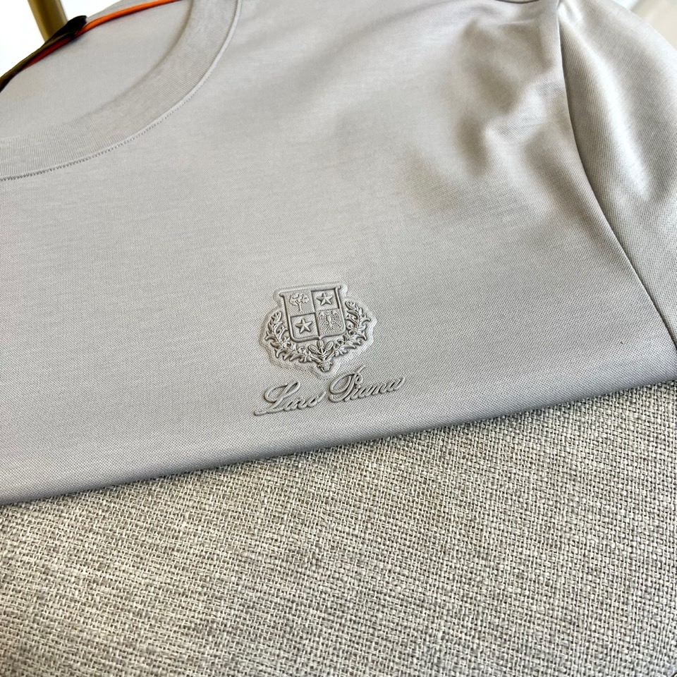 
Loro Piana-LP老钱风易穿搭系列2025春装新品，对于面料 与版型 细节有极高要求的选这款.