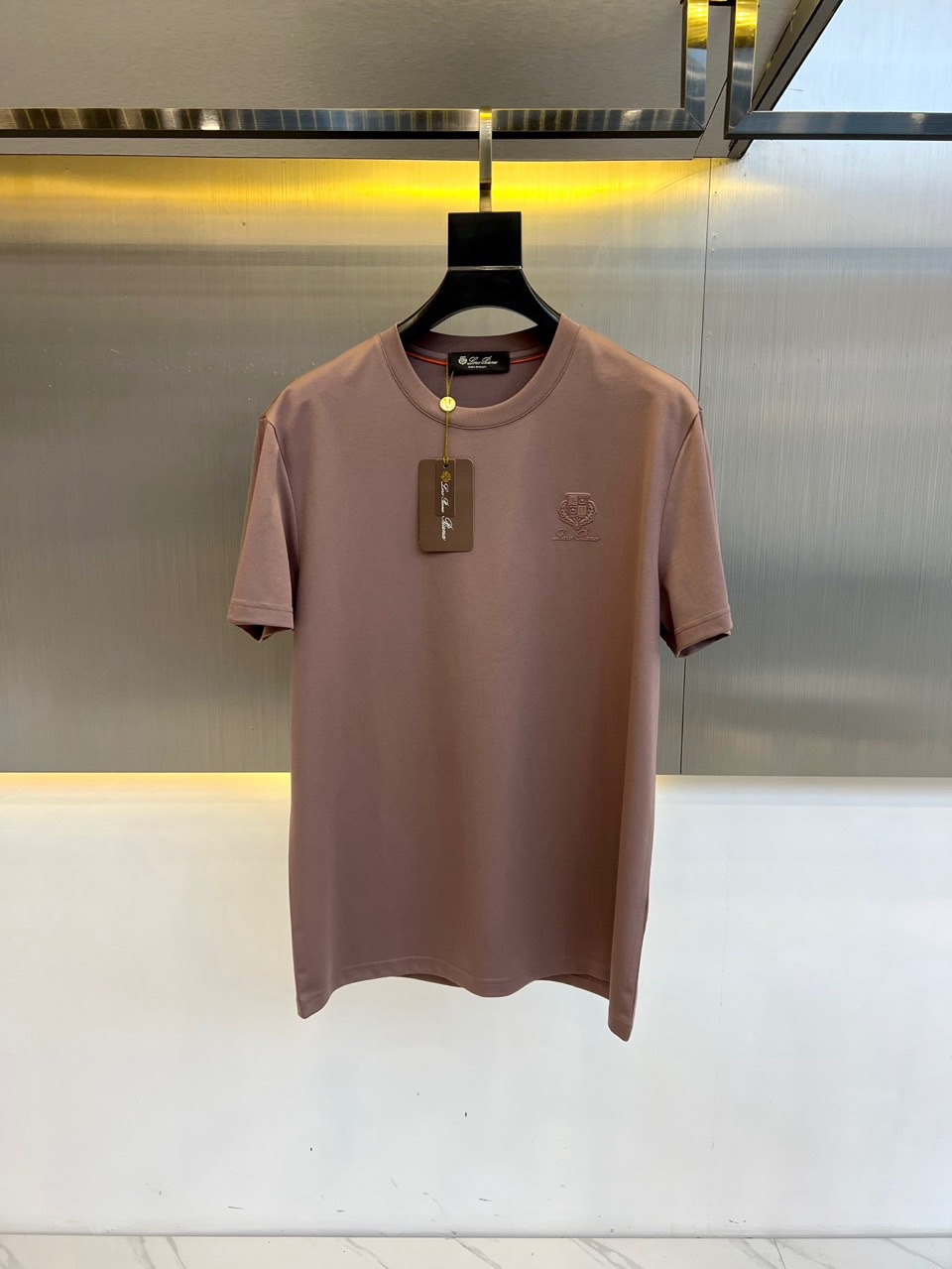 
Loro Piana-LP老钱风易穿搭系列2025春装新品，对于面料 与版型 细节有极高要求的这款.入
