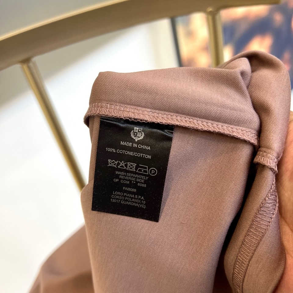 
Loro Piana-LP老钱风易穿搭系列2025春装新品，对于面料 与版型 细节有极高要求的这款.入