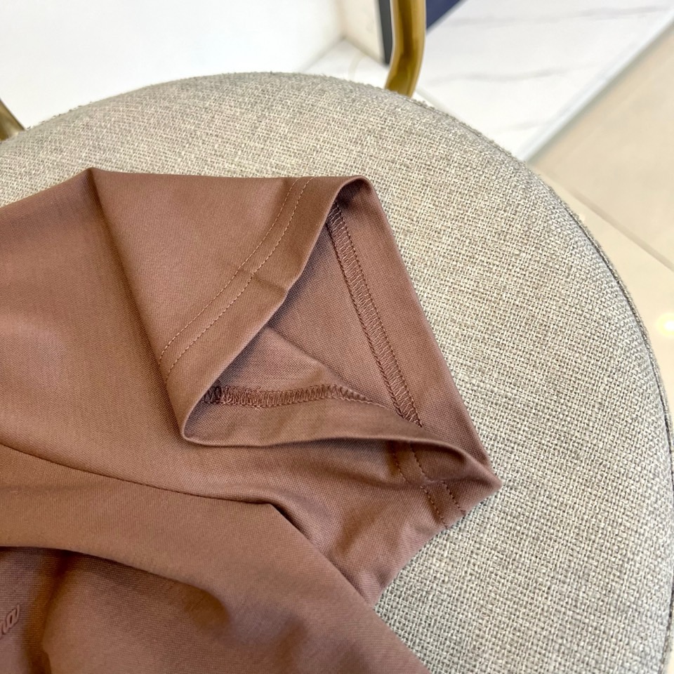 
Loro Piana-LP老钱风易穿搭系列2025春装新品，对于面料 与版型 细节有极高要求的这款.入