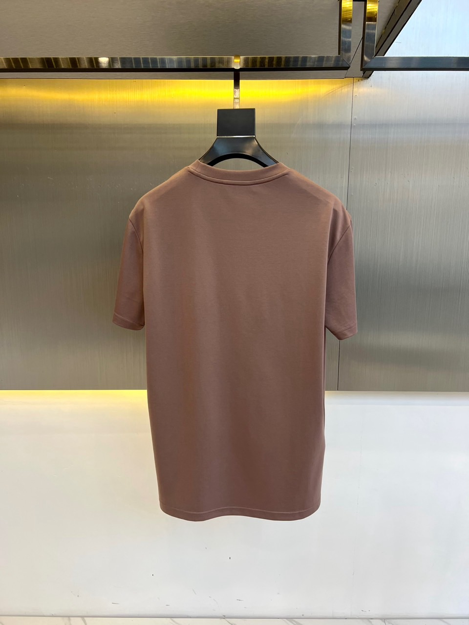 
Loro Piana-LP老钱风易穿搭系列2025春装新品，对于面料 与版型 细节有极高要求的这款.入