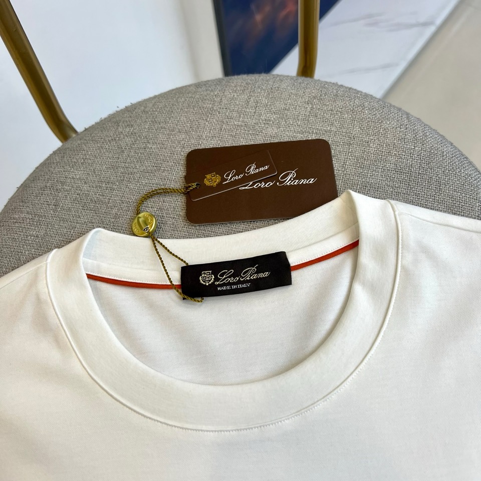 
Loro Piana-LP老钱风易穿搭系列2025春装新品，对于面料 与版型 细节有极高要求的选这款.