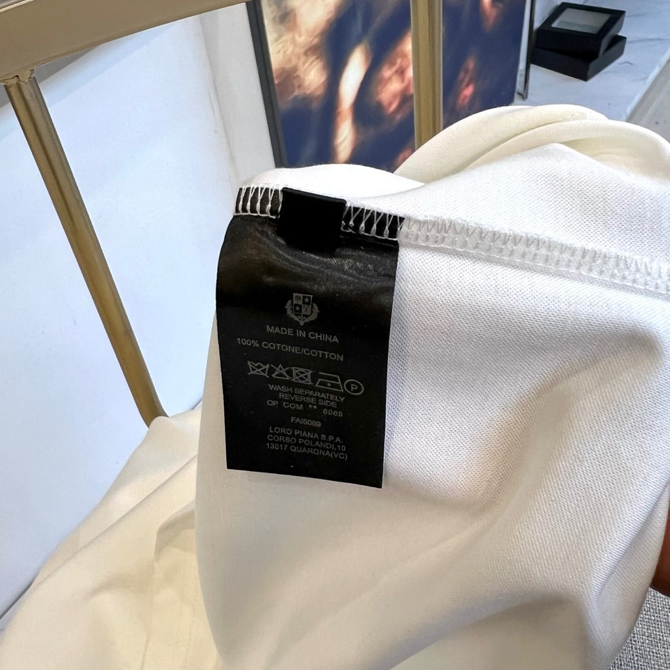 
Loro Piana-LP老钱风易穿搭系列2025春装新品，对于面料 与版型 细节有极高要求的选这款.