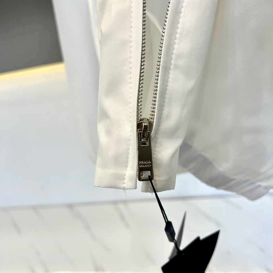Prada White Re-Nylon Jacket: Modern Style & Sustainable Fabric 7 i1739236617650 7268 0 5