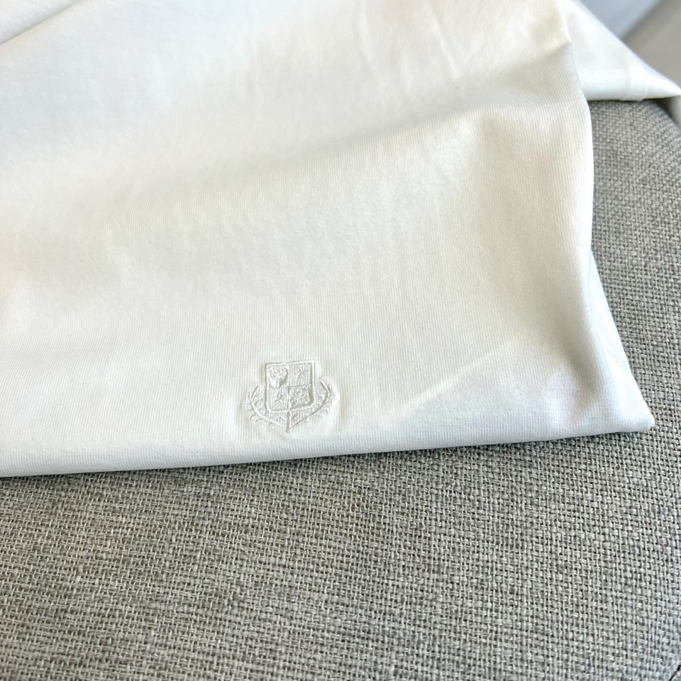 
Loro Piana诺悠翩雅、高端定制！25s背部印花logo图案短袖T恤 ，采用客供进口索罗纳面料，
