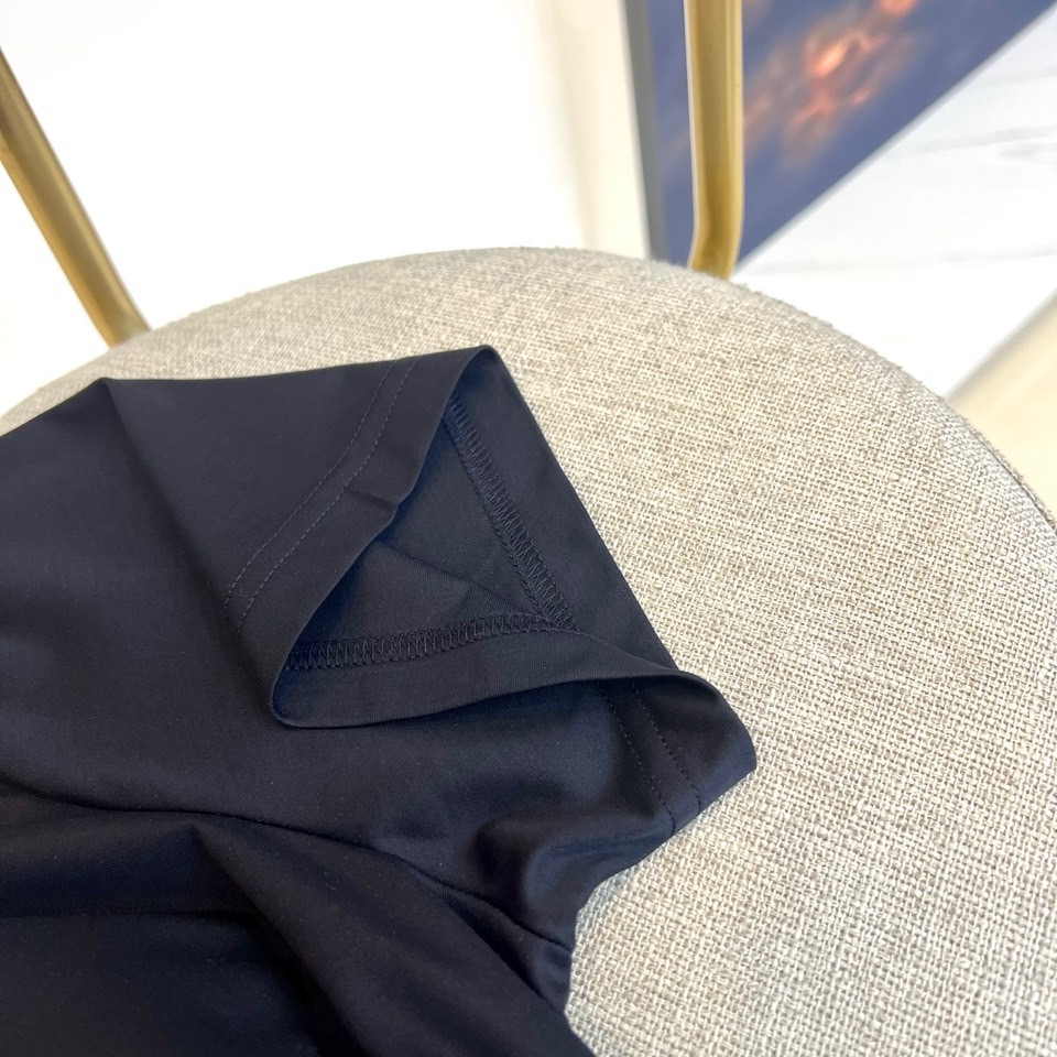 
Brunello Cucinelli/ 布鲁内洛 •库奇内利、2025春夏新款BC标志性圆领内搭短袖T