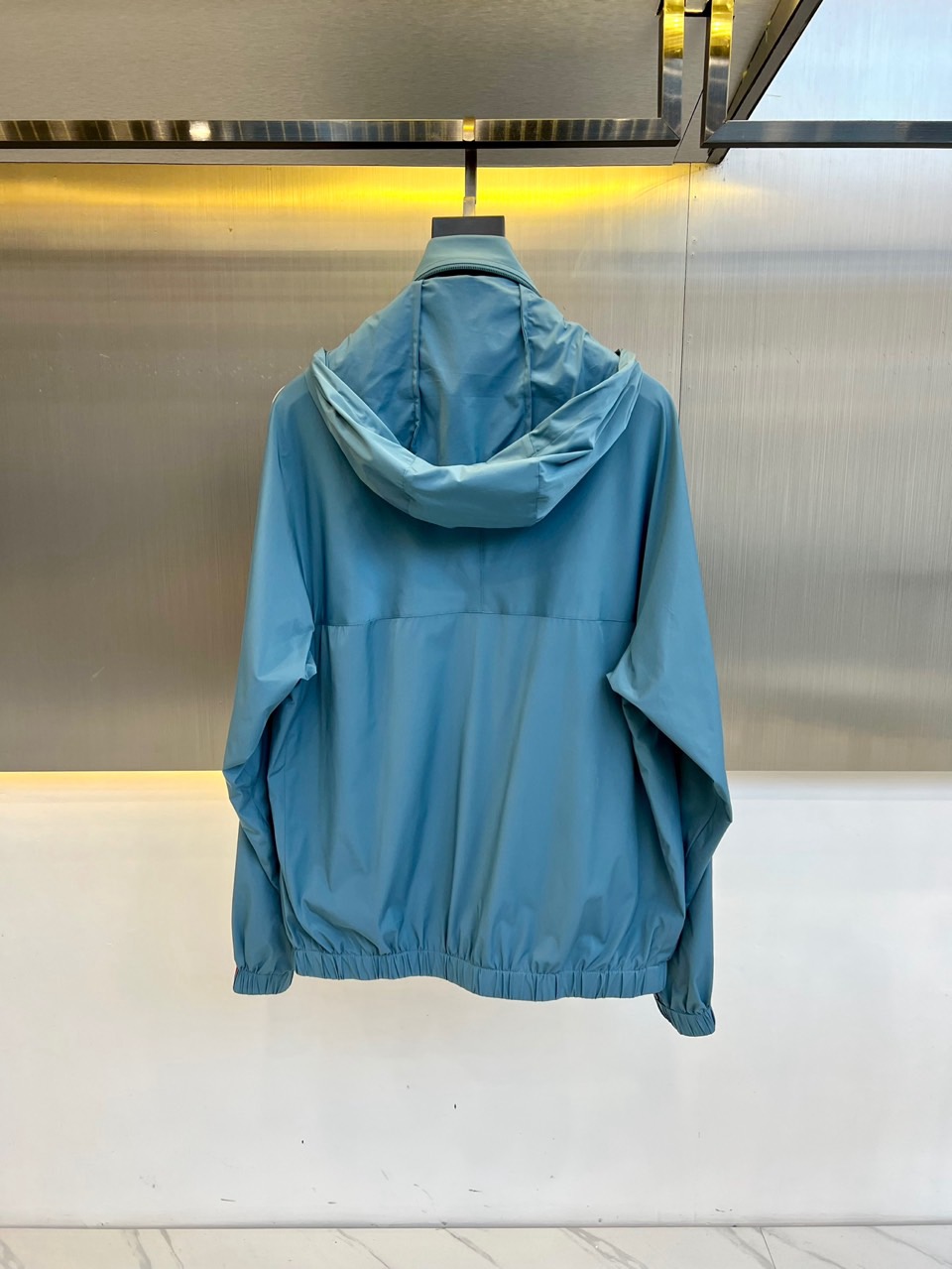 
Gucc古驰、2025s新品发售秋冬男士？连帽夹克外套，专柜定制提花logo面料，定制进口聚酯纤维，手