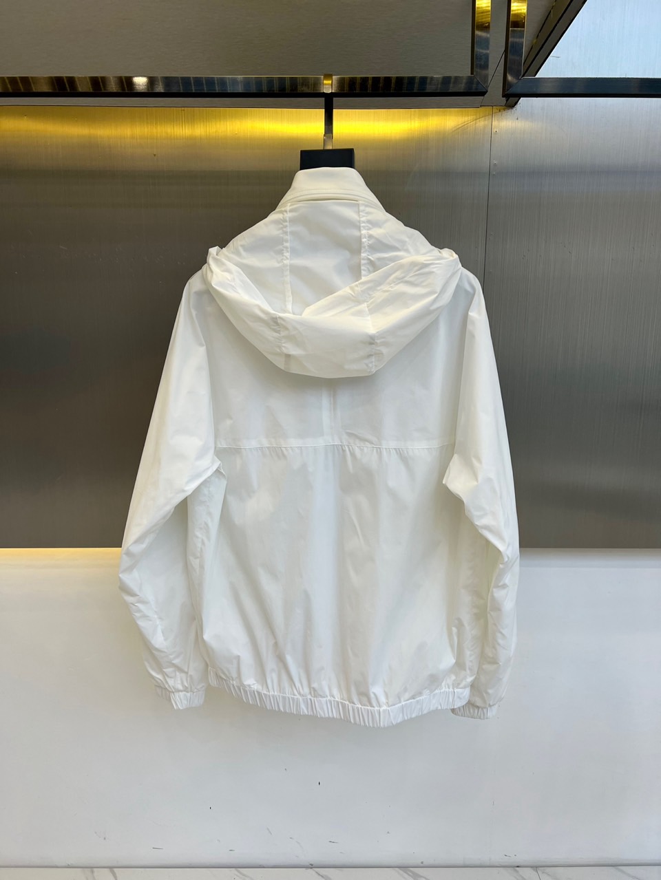 
Gucc古驰、2025s新品发售秋冬男士？连帽夹克外套，专柜定制提花logo面料，定制进口聚酯纤维，手