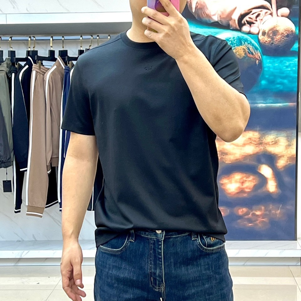 
Loro Piana-LP老钱风易穿搭系列2025春装新品，对于面料 与版型 细节有极高要求的选这款.