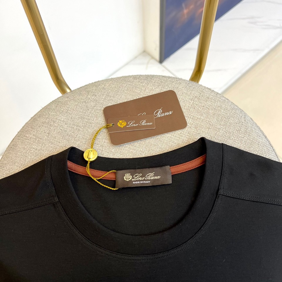 
Loro Piana-LP老钱风易穿搭系列2025春装新品，对于面料 与版型 细节有极高要求的选这款.
