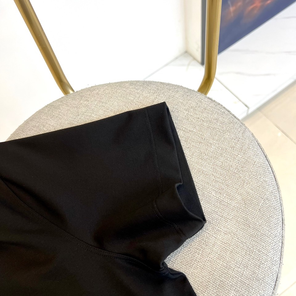 
Loro Piana-LP老钱风易穿搭系列2025春装新品，对于面料 与版型 细节有极高要求的选这款.