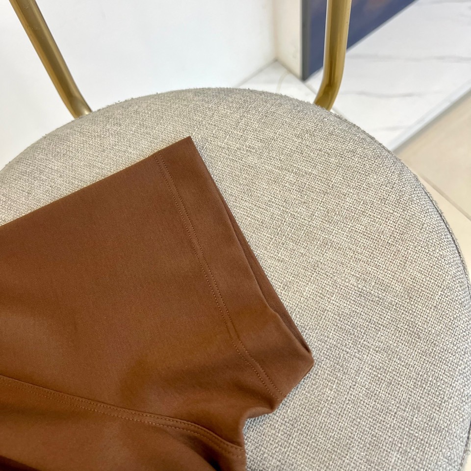 
Loro Piana-LP老钱风易穿搭系列2025春装新品，对于面料 与版型 细节有极高要求的选这款.